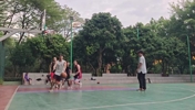 看他投篮姿势到底是会不会打球的啊?