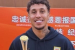 当选直播吧中超最佳!克雷桑ins晒直播吧奖杯:非常高兴获得最佳