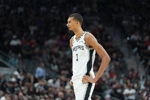 文班“乞求”MVP?尼克·杨:闭上嘴去赢球 那自然会替你发声!