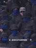 神秘组织?大量球迷蒙面入场,主裁见状暂停开赛!