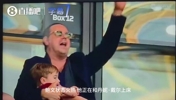 性情岳父!西汉姆联鲍文岳父在场边唱:他好热,他和我女儿在上床