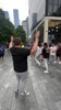 骑士球迷太勇了!跑去纽约街头 遭尼克斯球迷疯狂diss