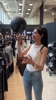 跟着“玲安”小姐姐一起逛马刺球迷商店吧!