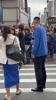 人气真高啊!林书豪在纽约街头做节目 一群狂热球迷和他互动