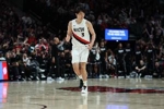 开拓者自媒体：杨瀚森勾手证明有技术 减速欧洲步能否在NBA施展？
